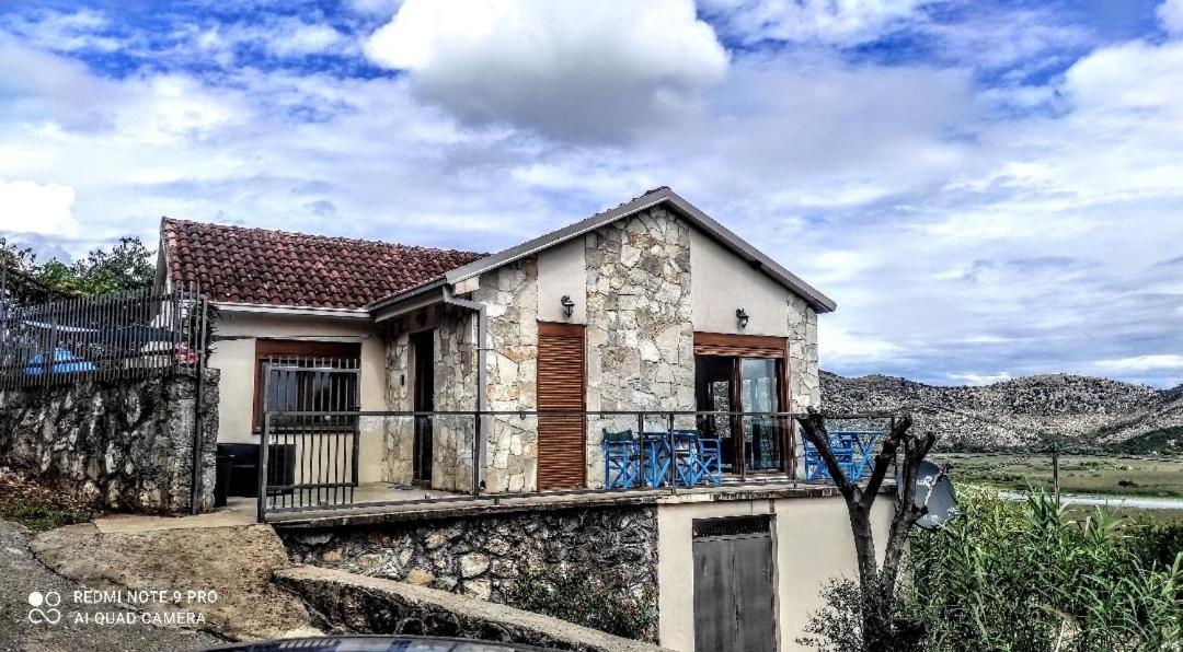 Holiday Home Haustor With Skadar Lake View بودغوريتْسا المظهر الخارجي الصورة