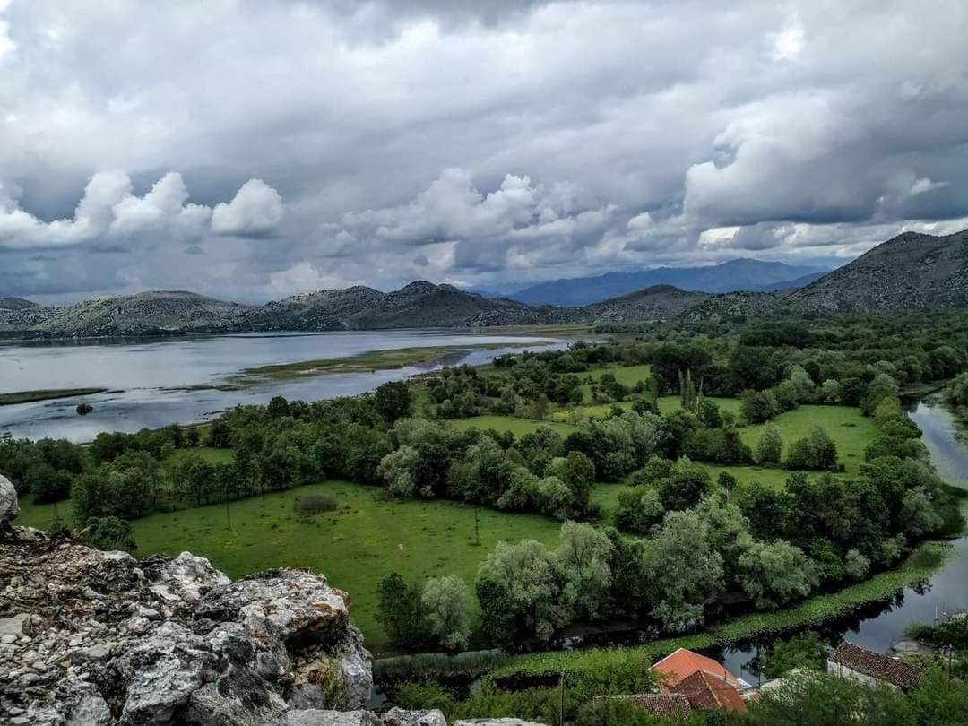 Holiday Home Haustor With Skadar Lake View بودغوريتْسا المظهر الخارجي الصورة